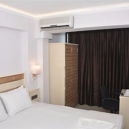 Smyrna 호텔 4*